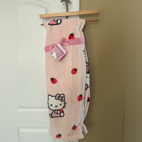 Hello Kitty Other - Hello kitty blanket with strawberries